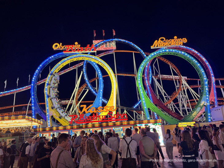 Olympialooping 2025 in der Nacht (©Foto: Martin Schmitz) 